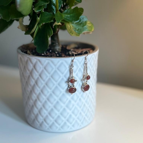 Sterling Silver Himalayan Dangling Garnet Earrings - Picture 1 of 6